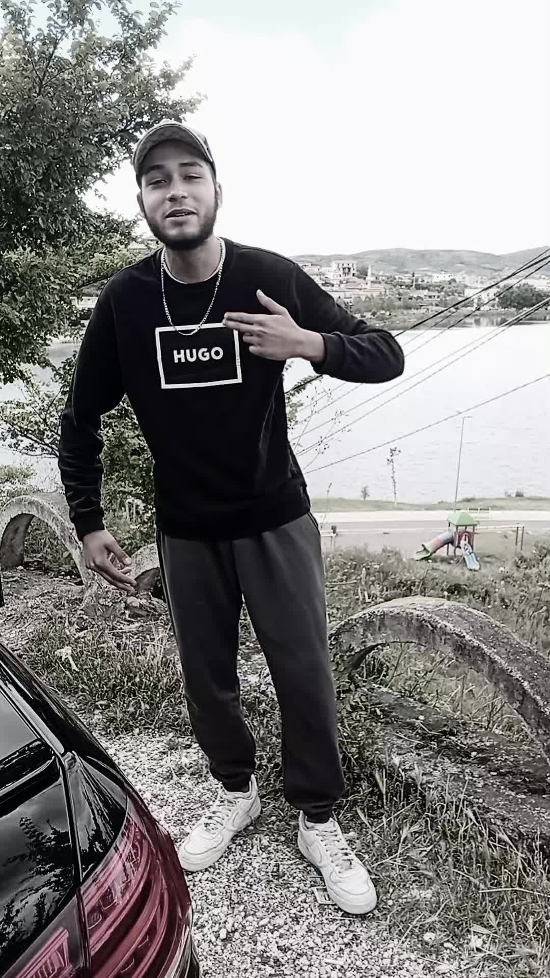 @Mandi🇦🇱🦁