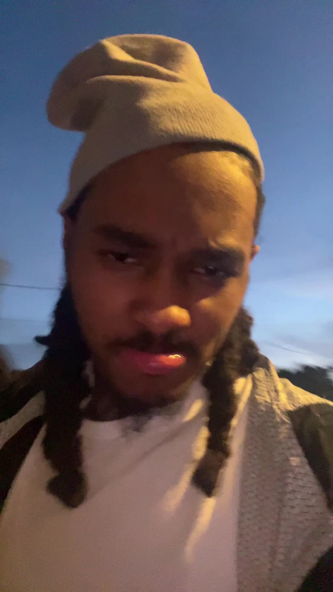 @🎒