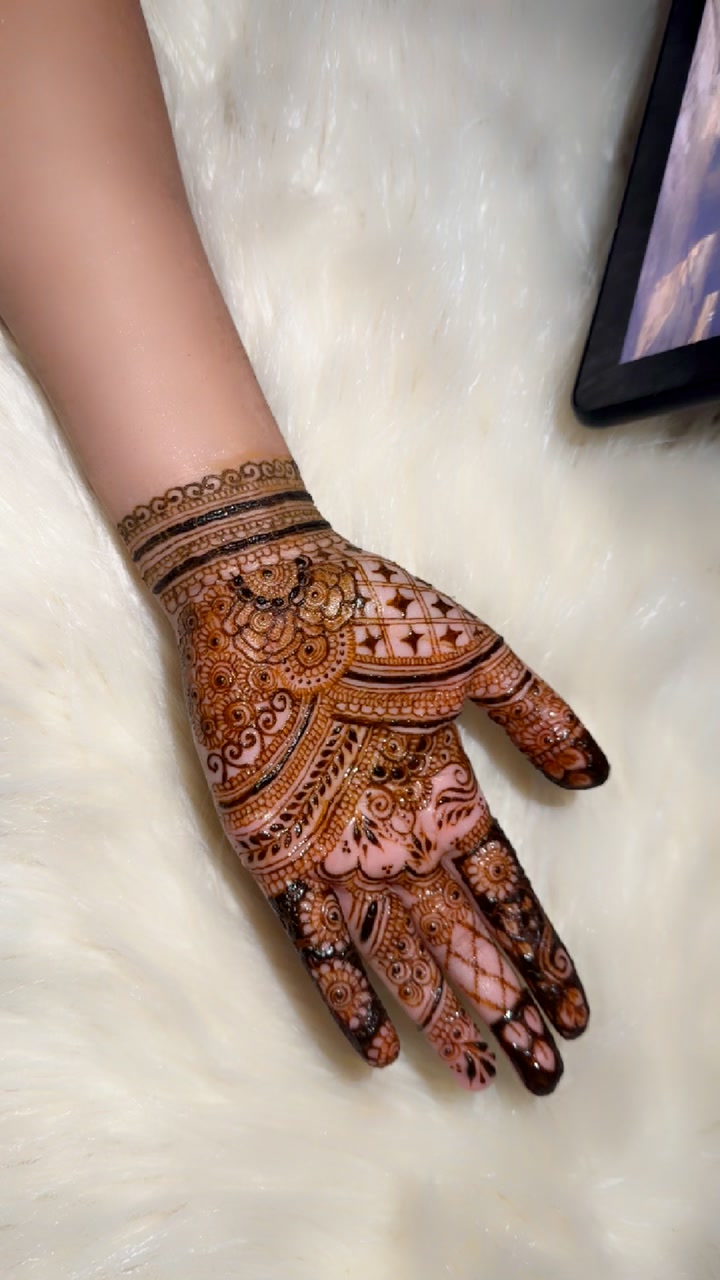 @Husnaxartistry