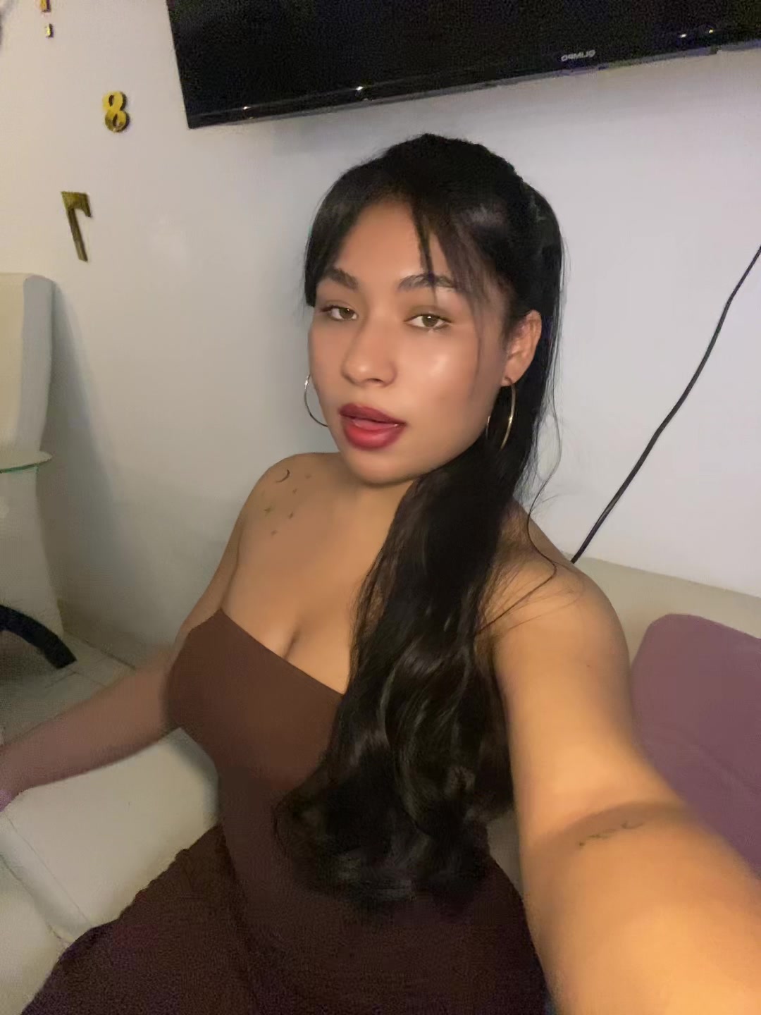 @Loraine