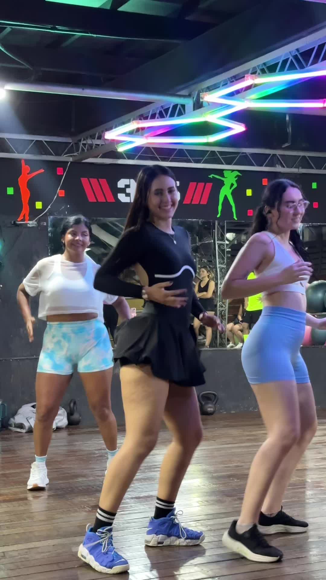 @Pao c Music Baila