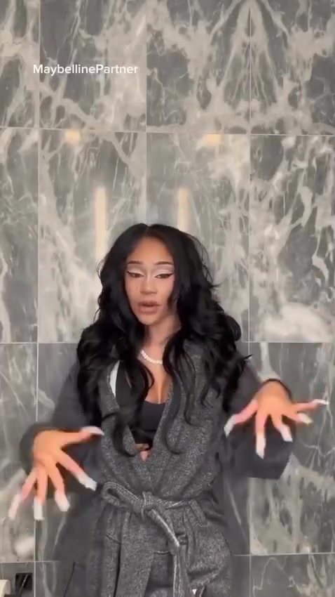 @Diamont&eacute; Quiava (Saweetie)