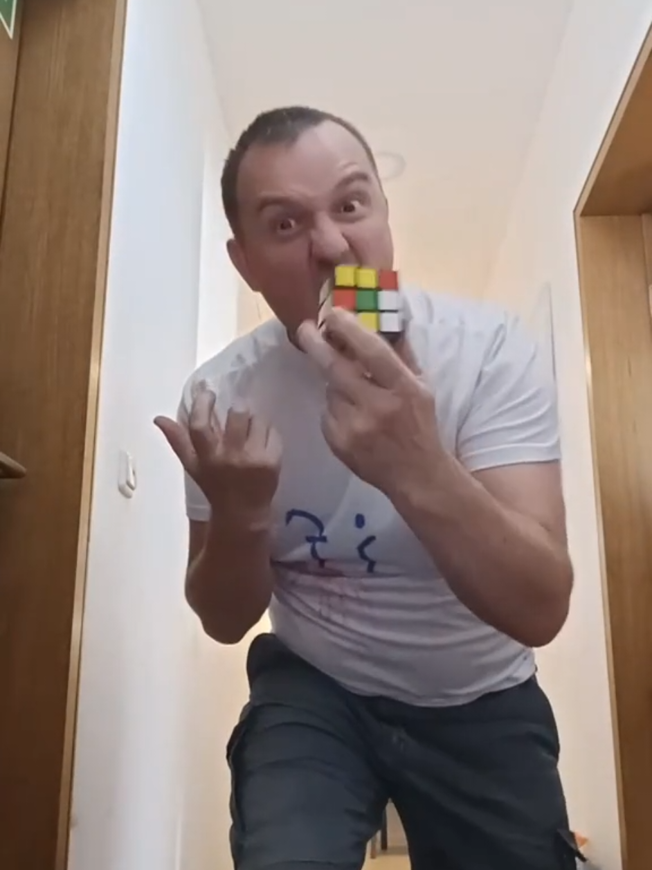 @iQ1q