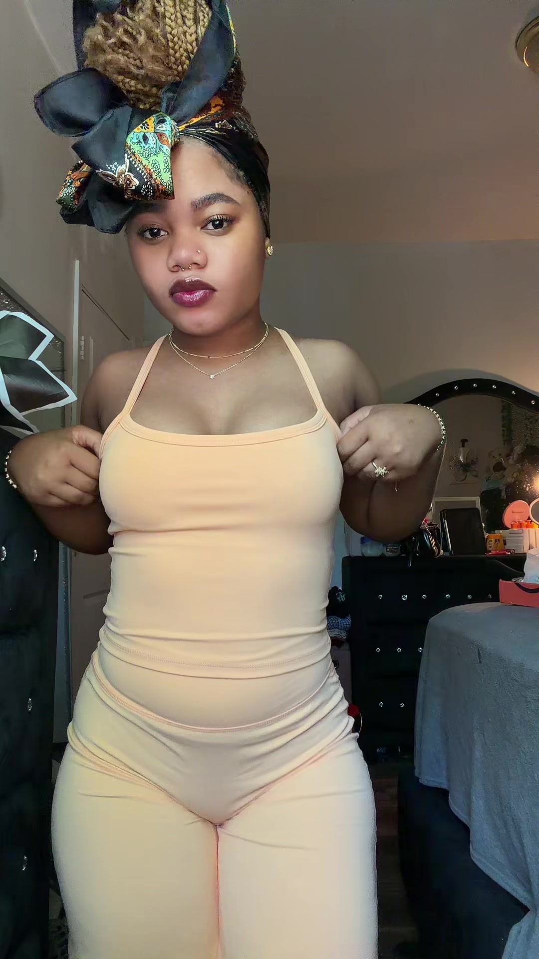 @𝒩𝒾𝒶