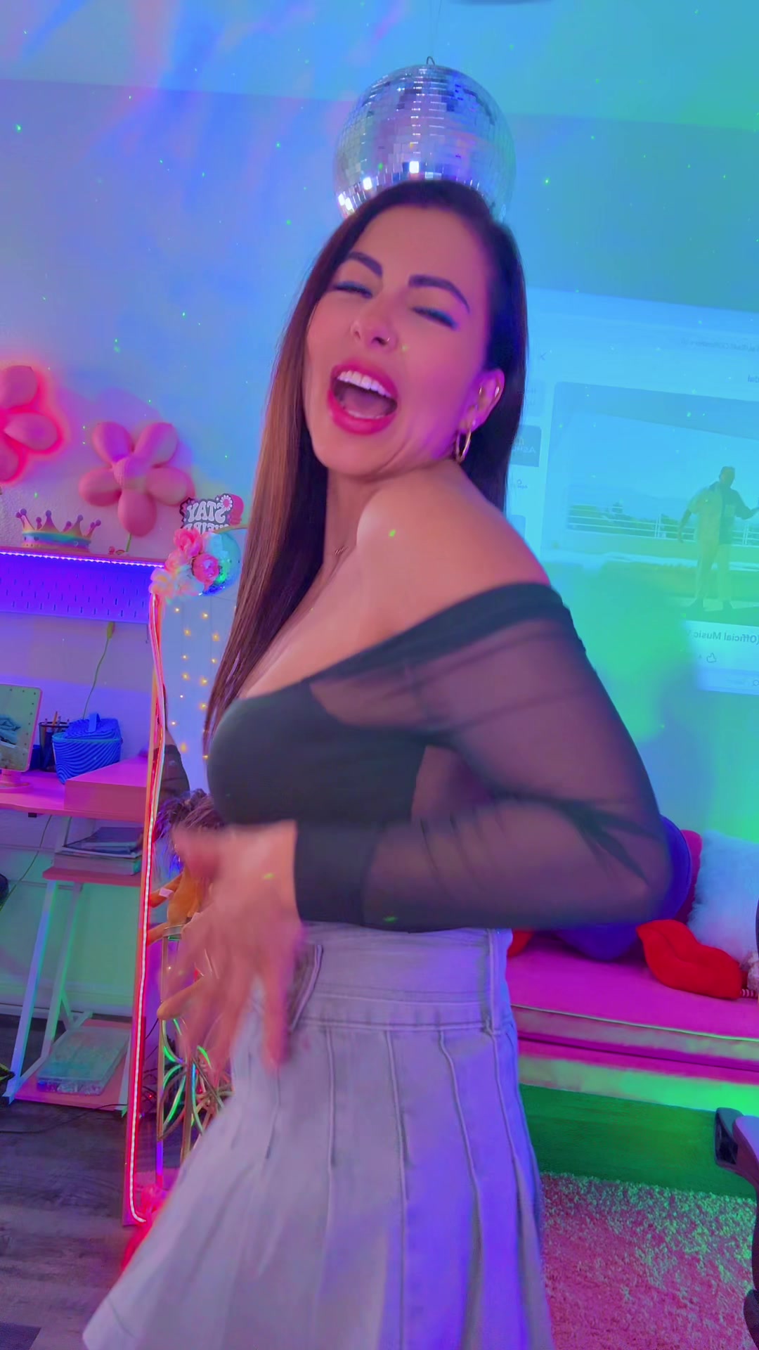 @Marce 29 la reina 👑