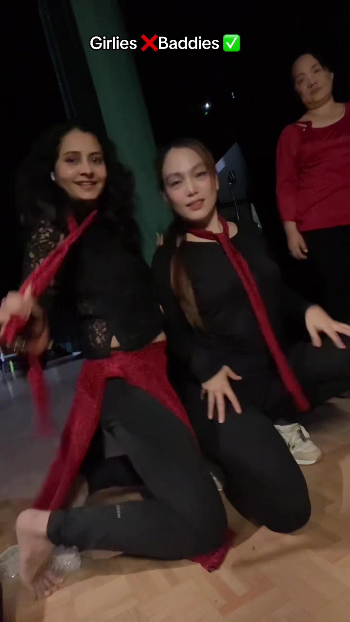 @(nidhzazz) Dr. Nidhi Joshi