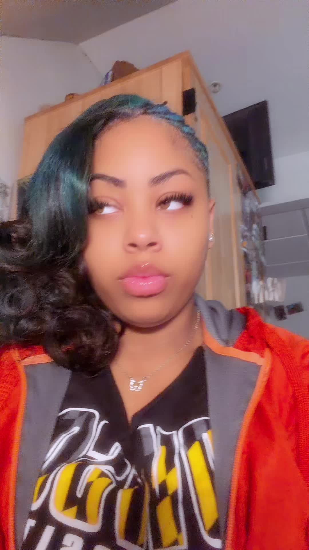 @Lovely.Vee