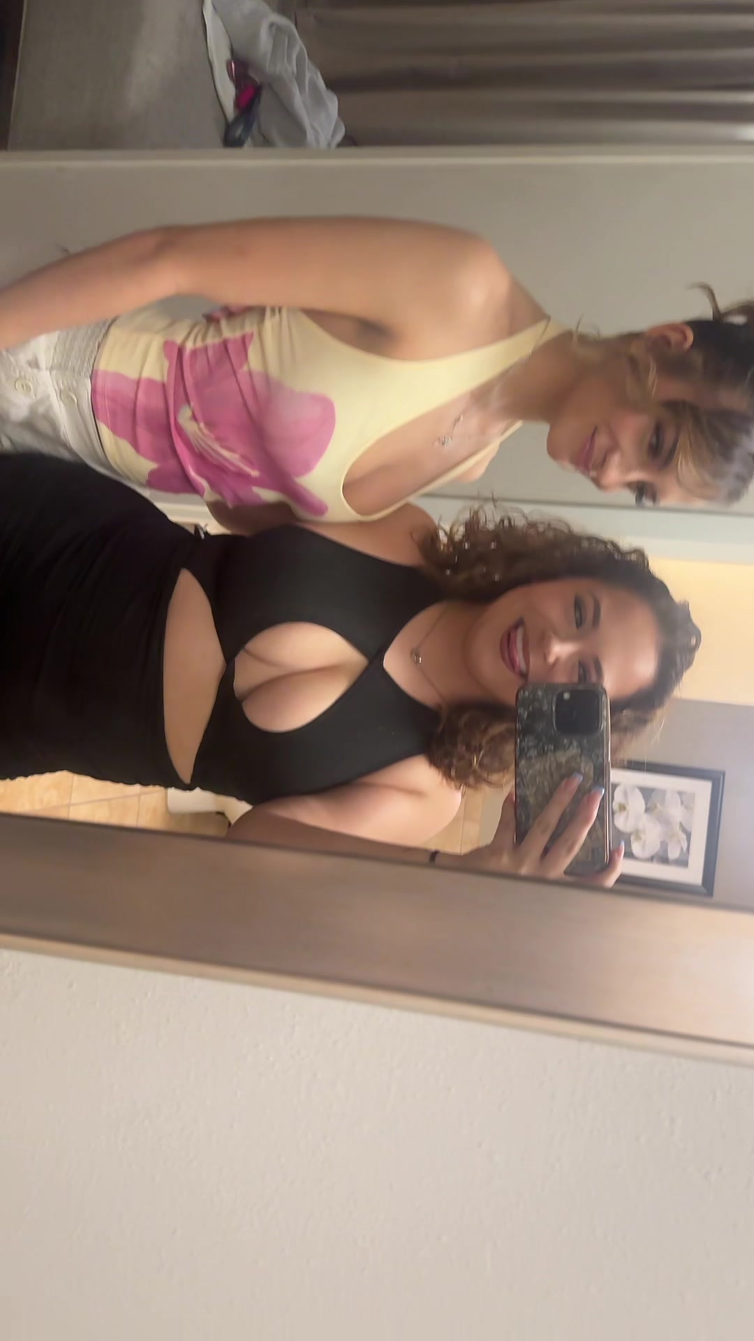 @Your favorite MILF😩