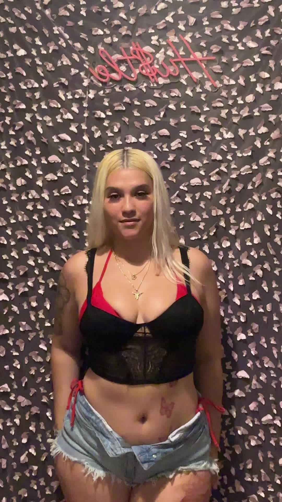 @Beautiful Mikayla