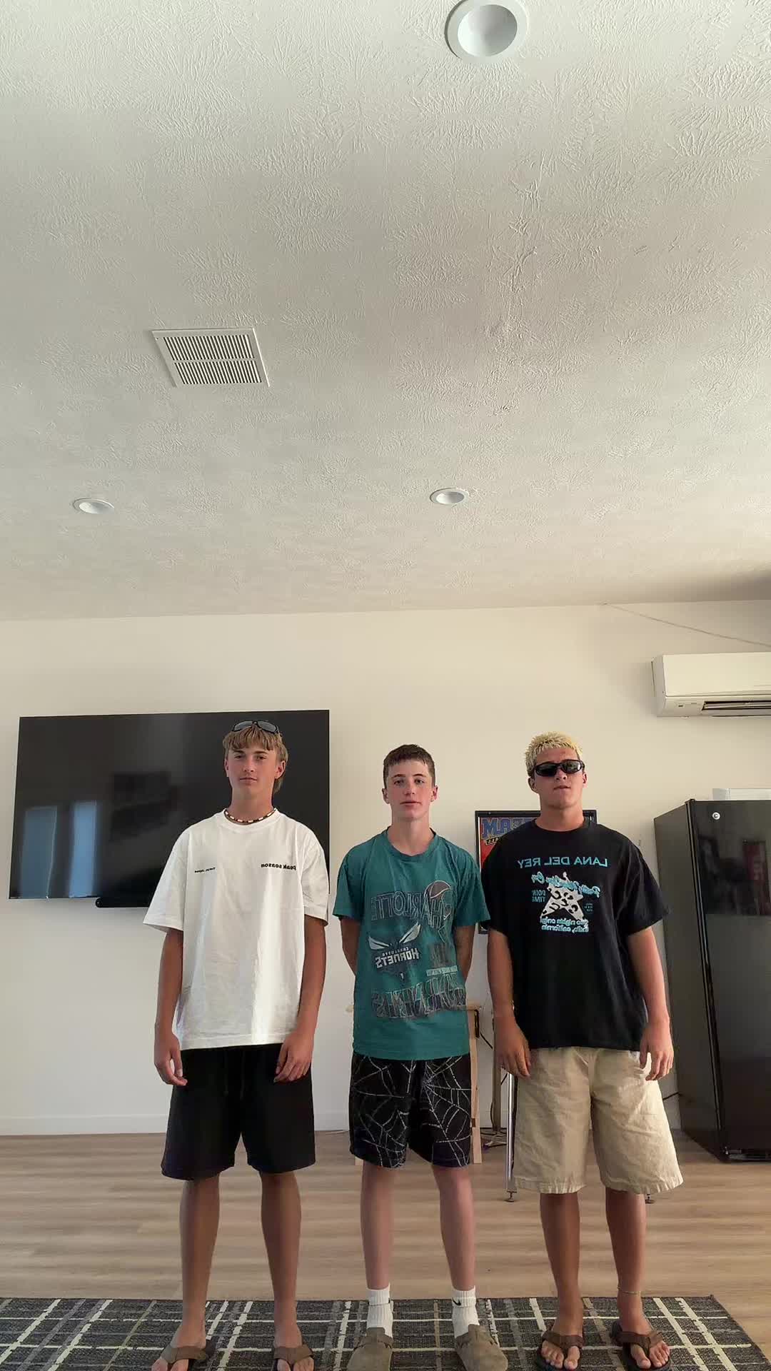 @threemustyqueer