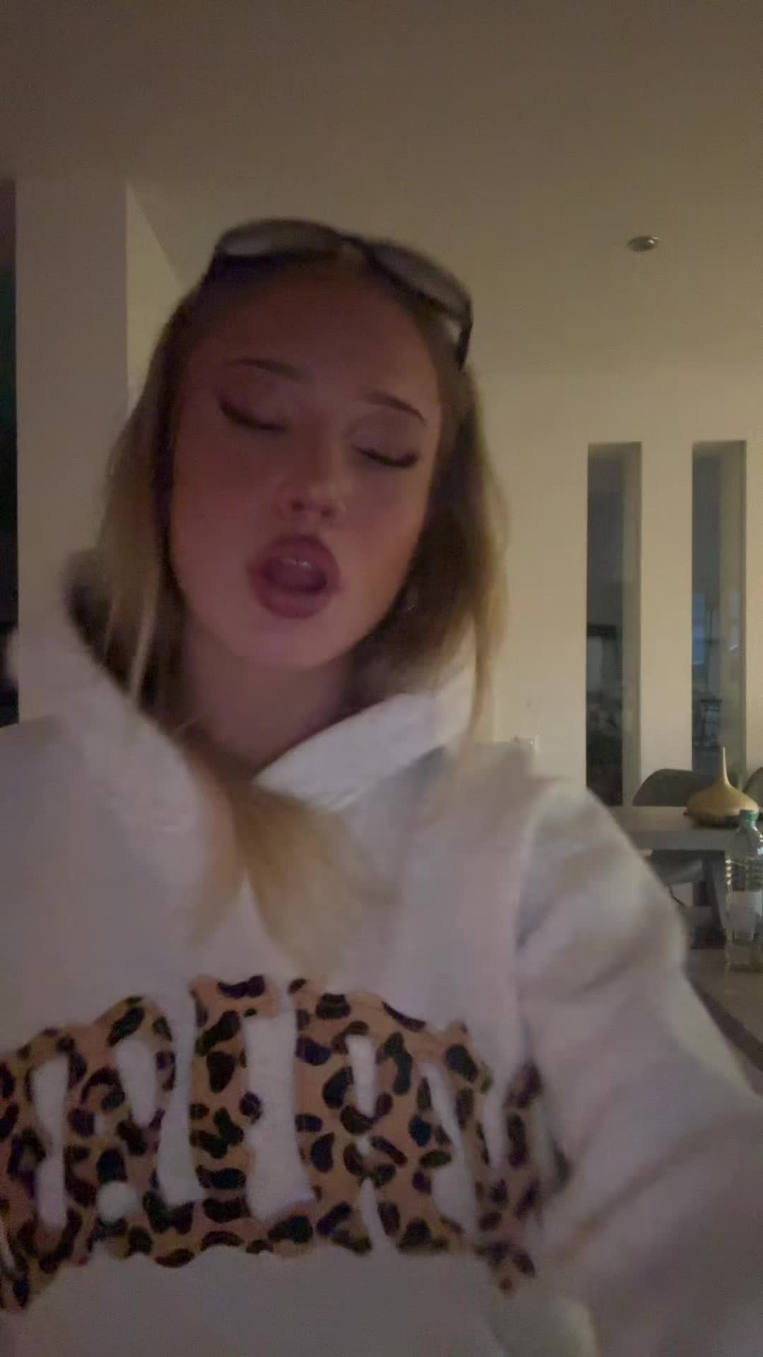 @_leasofie_