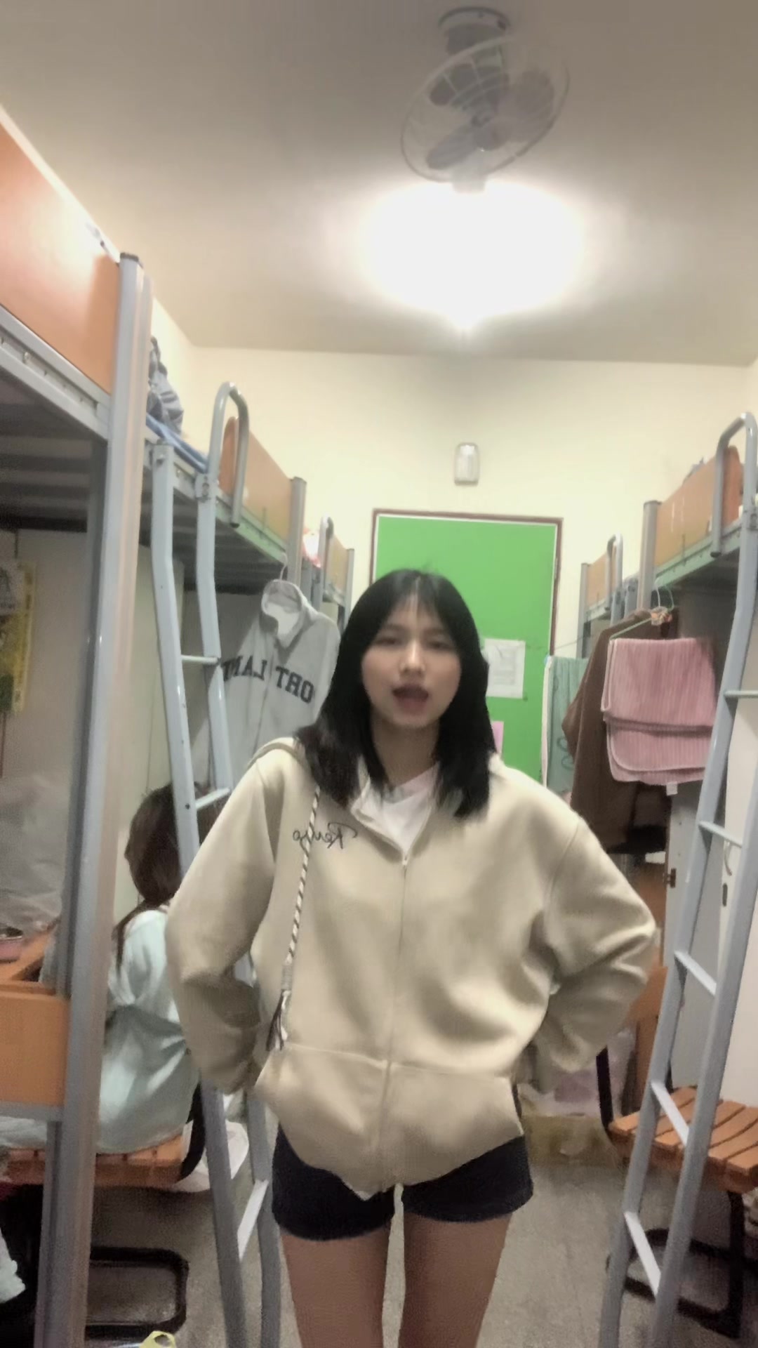 @何利芳