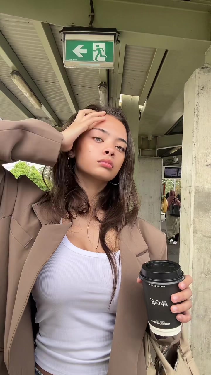 @Sienna Roberts