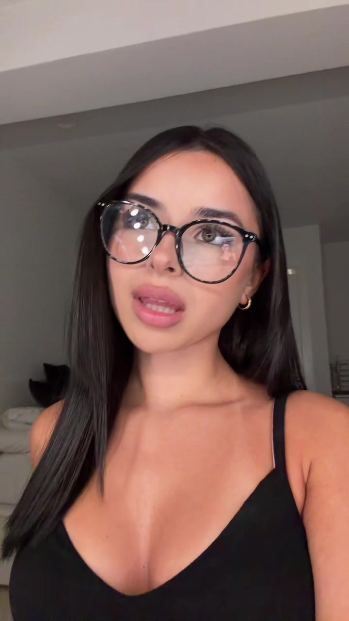 @vickyguez