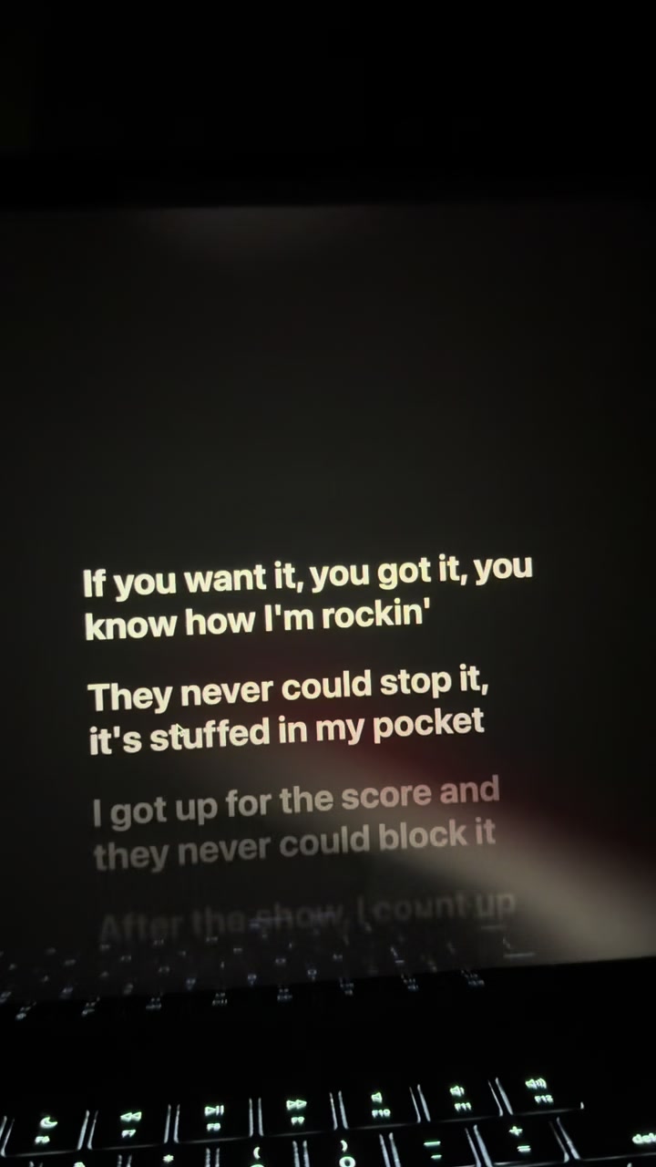@🎧
