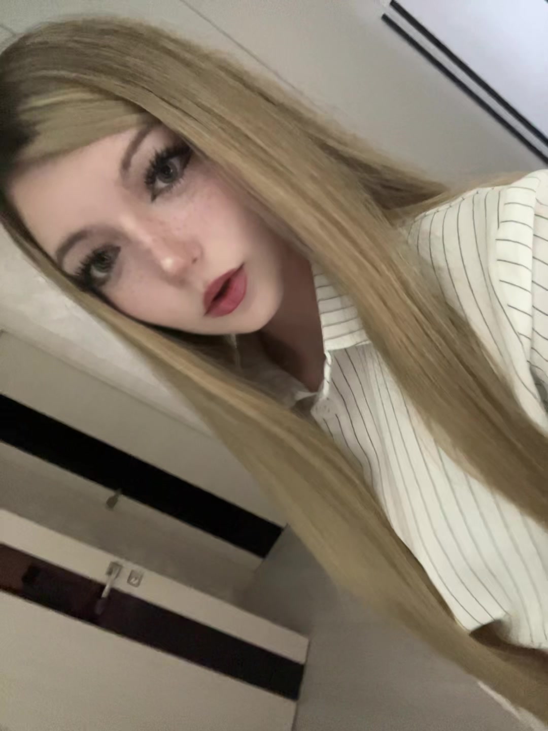 @Avrora_00