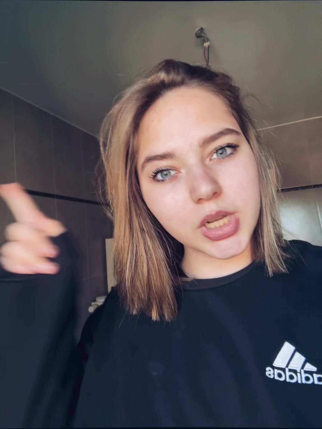 @😱