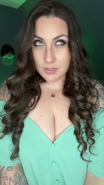@Greeneyedmom23 (Erin)