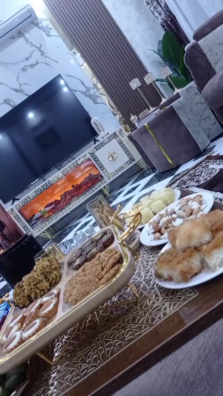 @حْوْرْ آلْعْيْنْ.