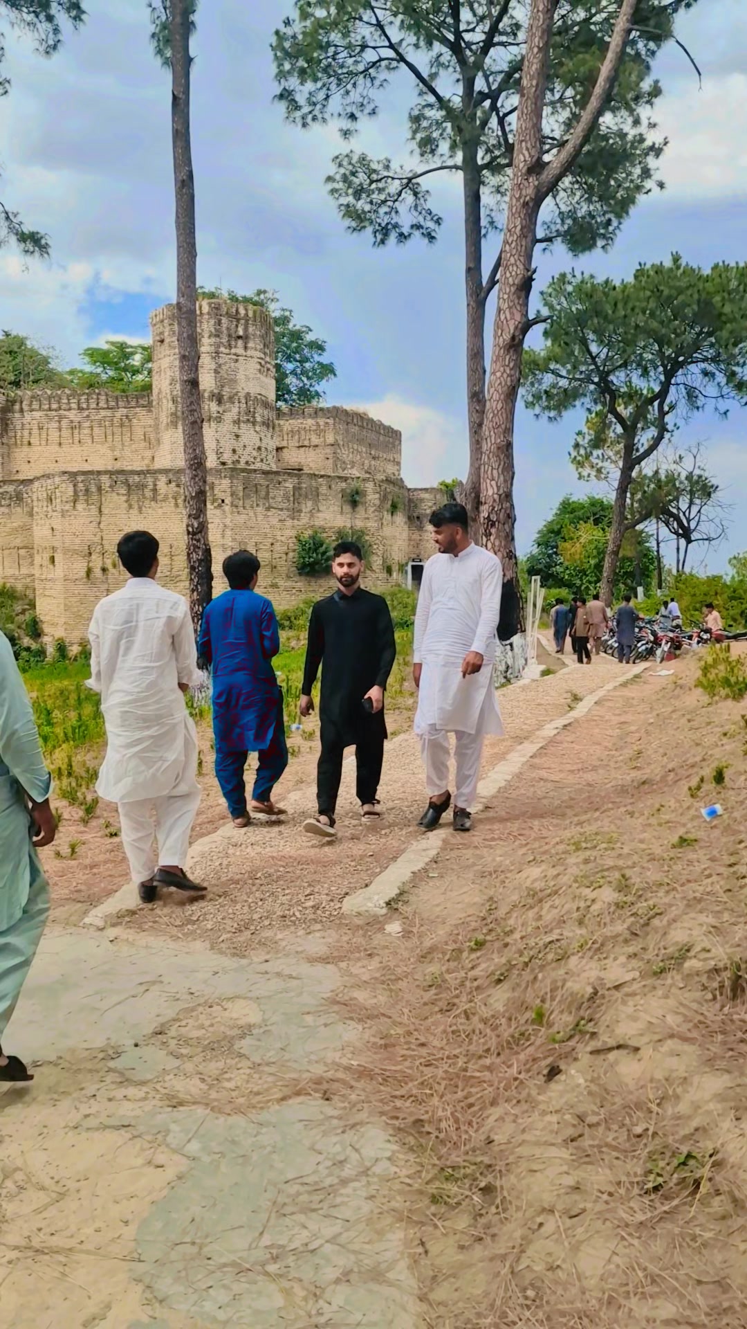 @shuJaa_Bhai