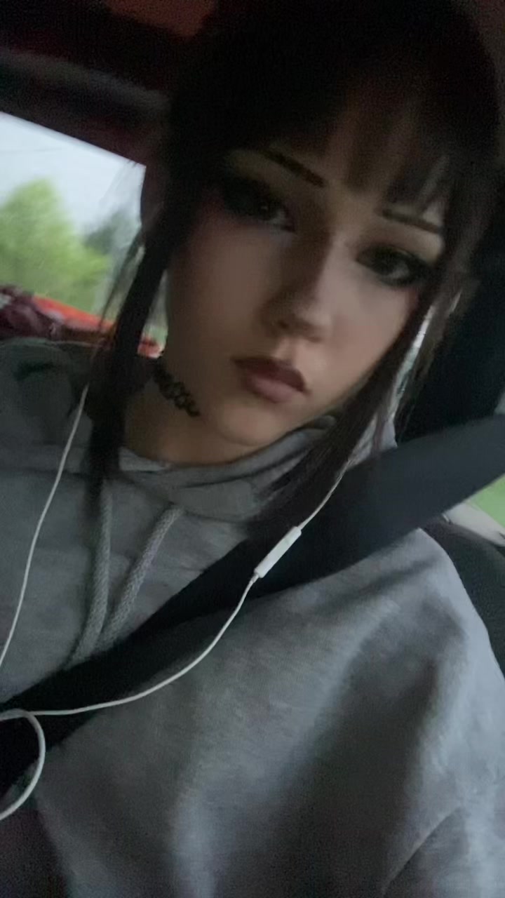 @evievkz