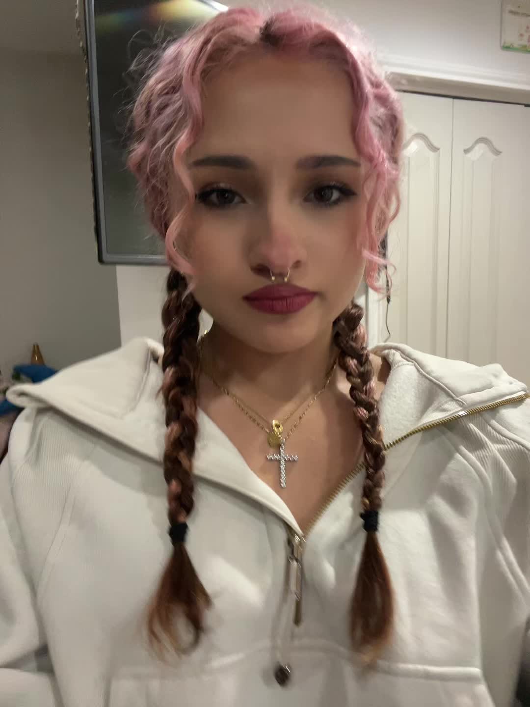 @lyvqrz