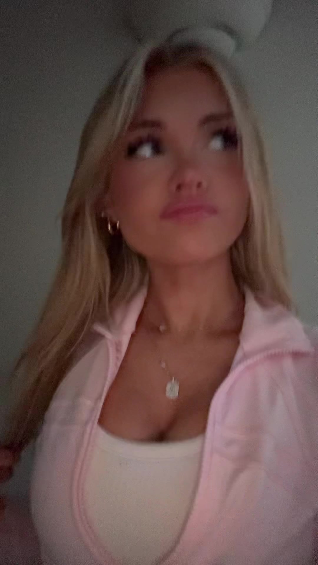 @Avaaa