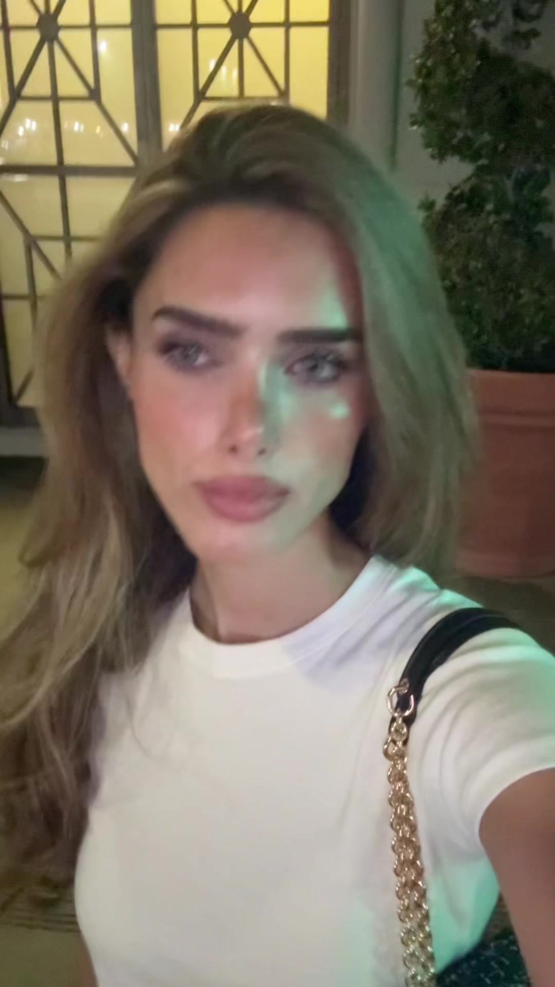 @Adora