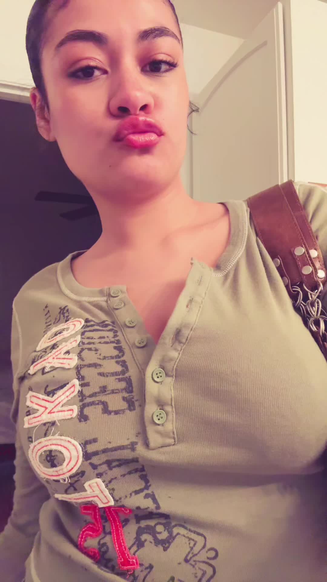 @lelaraenise