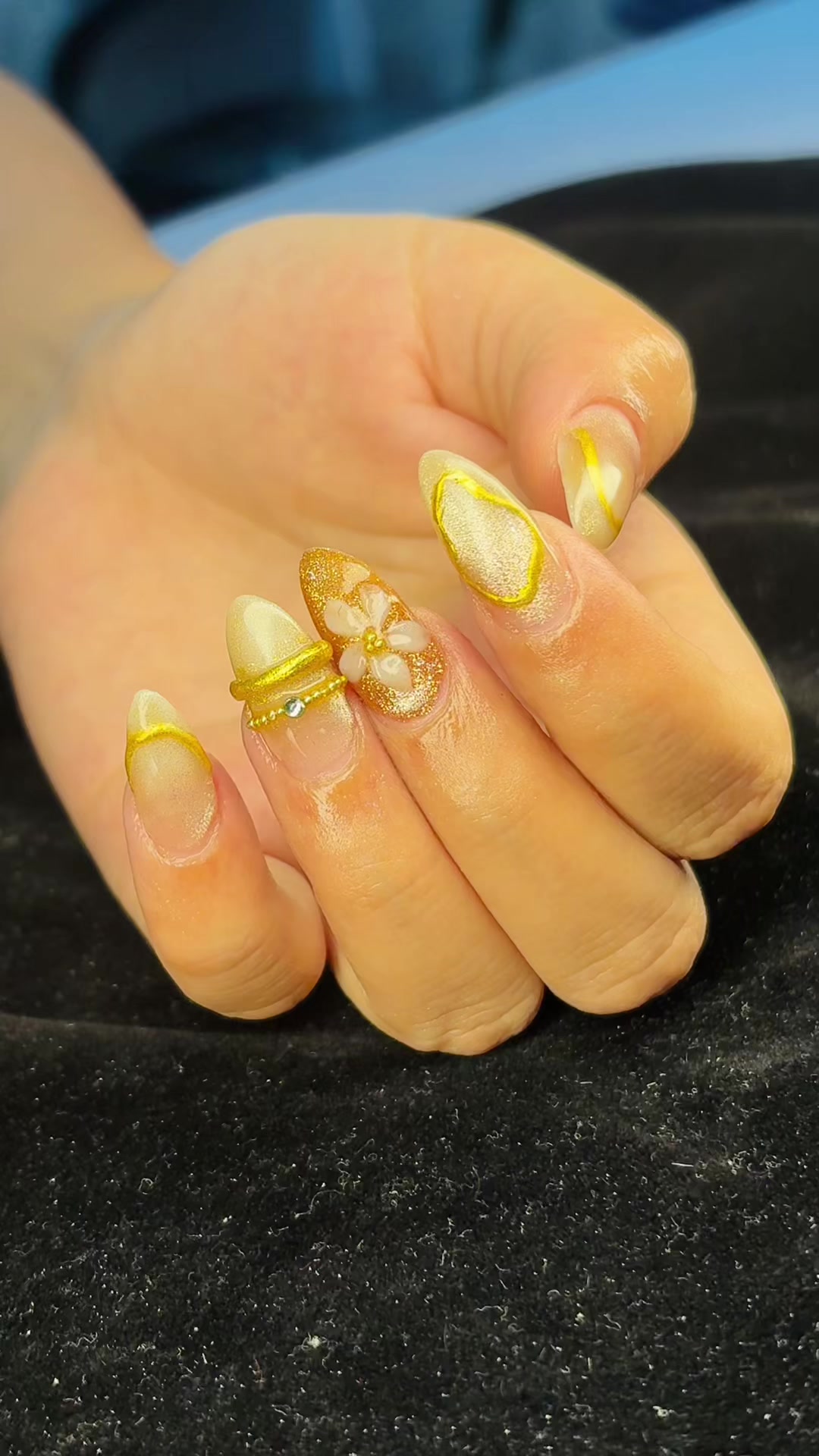 @QUEEN BEAUTY SALON & AACDEMY