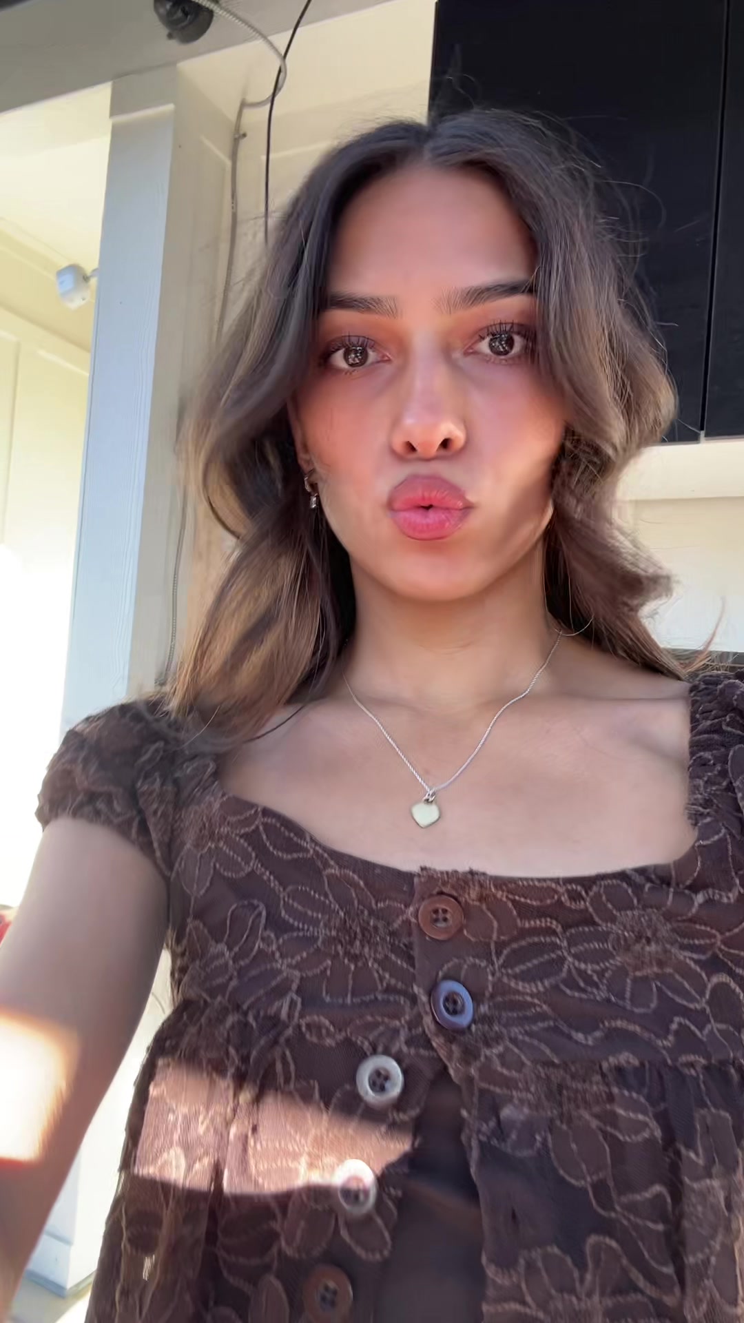 @bella