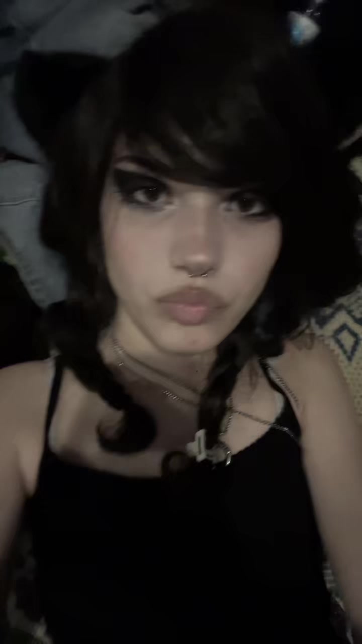 @￴