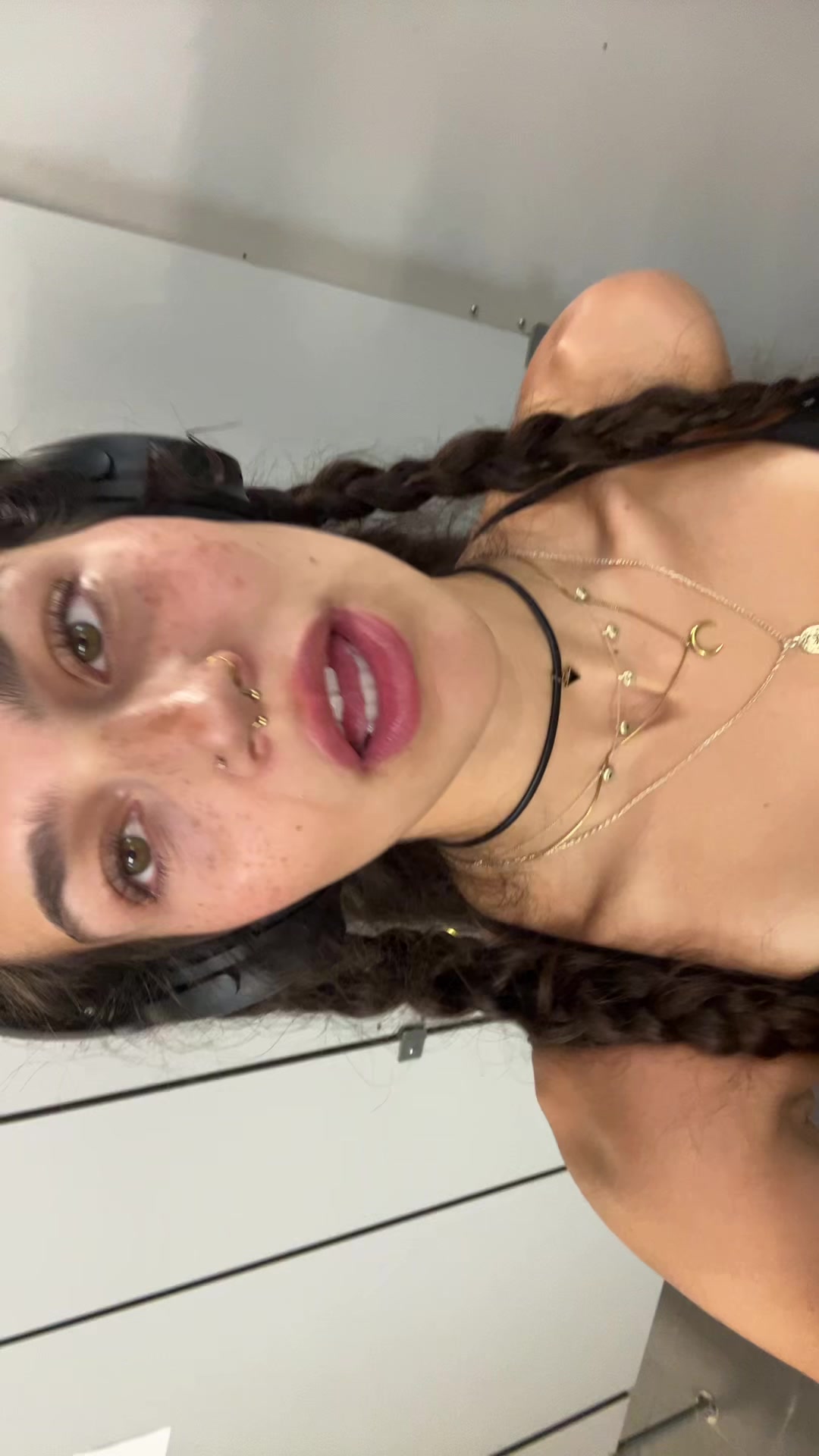 @Bella