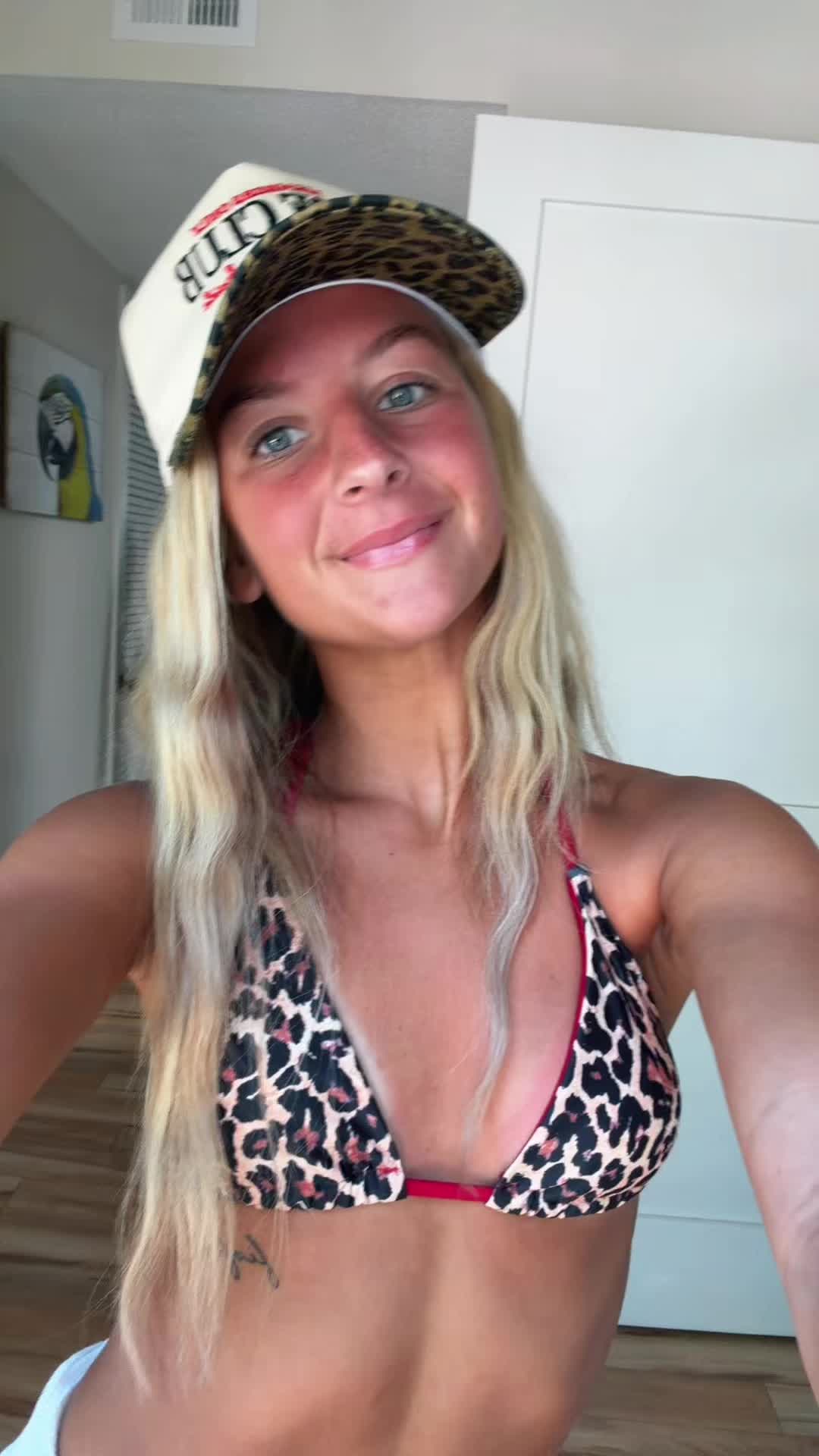 @halliegreen_