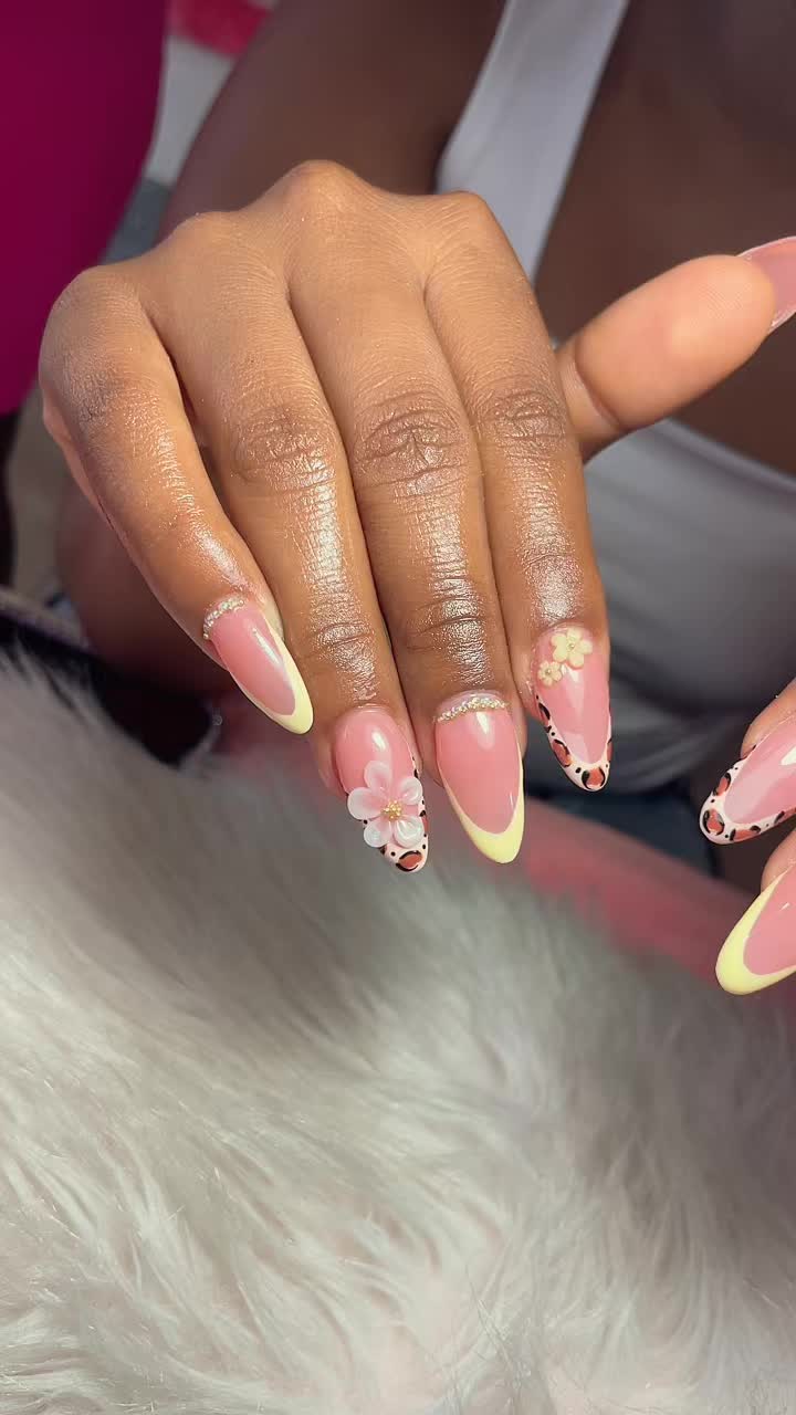 @🦋 Outlet Girl 🦋