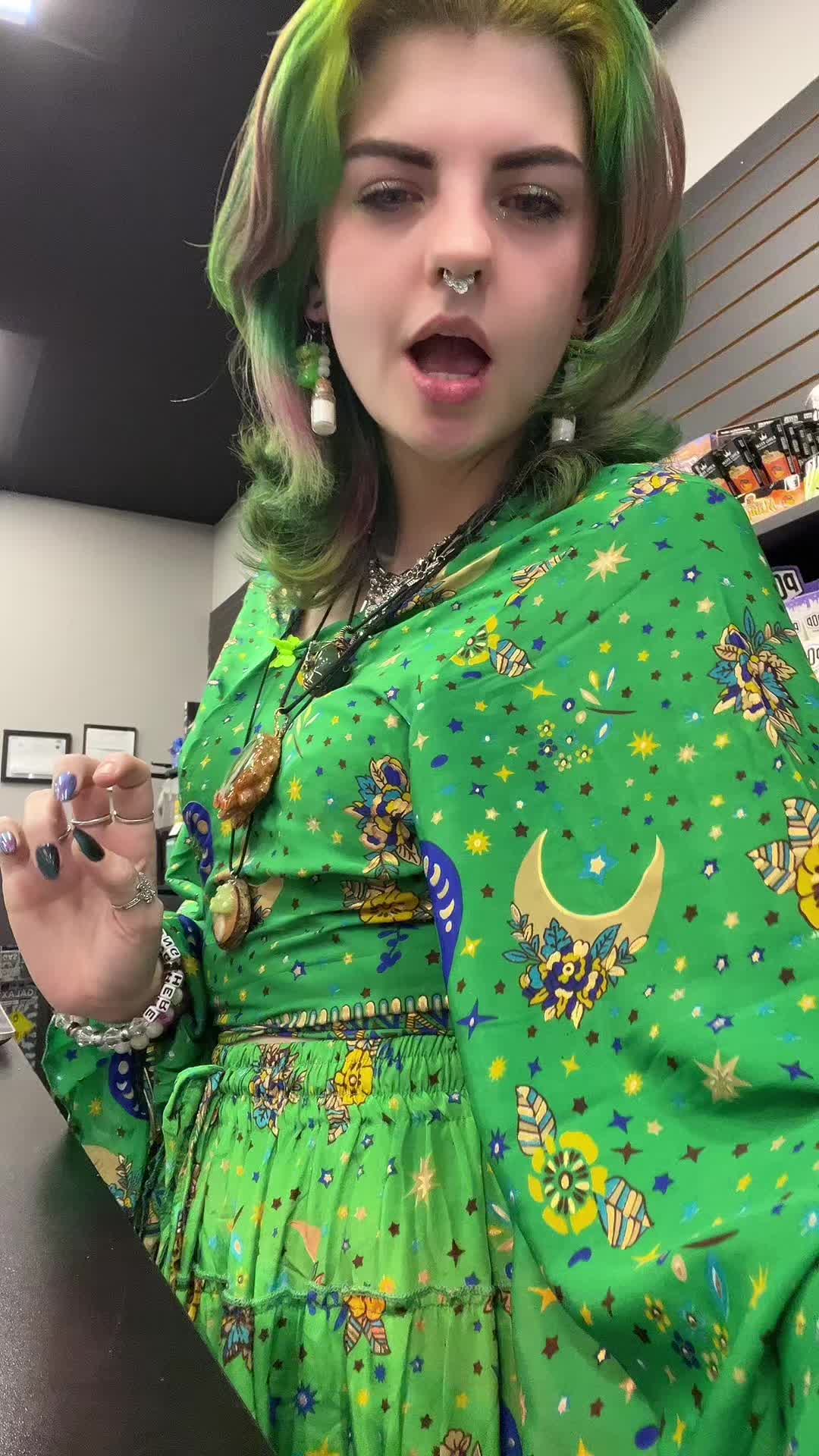 @Smokeshopgirl🍄🪩