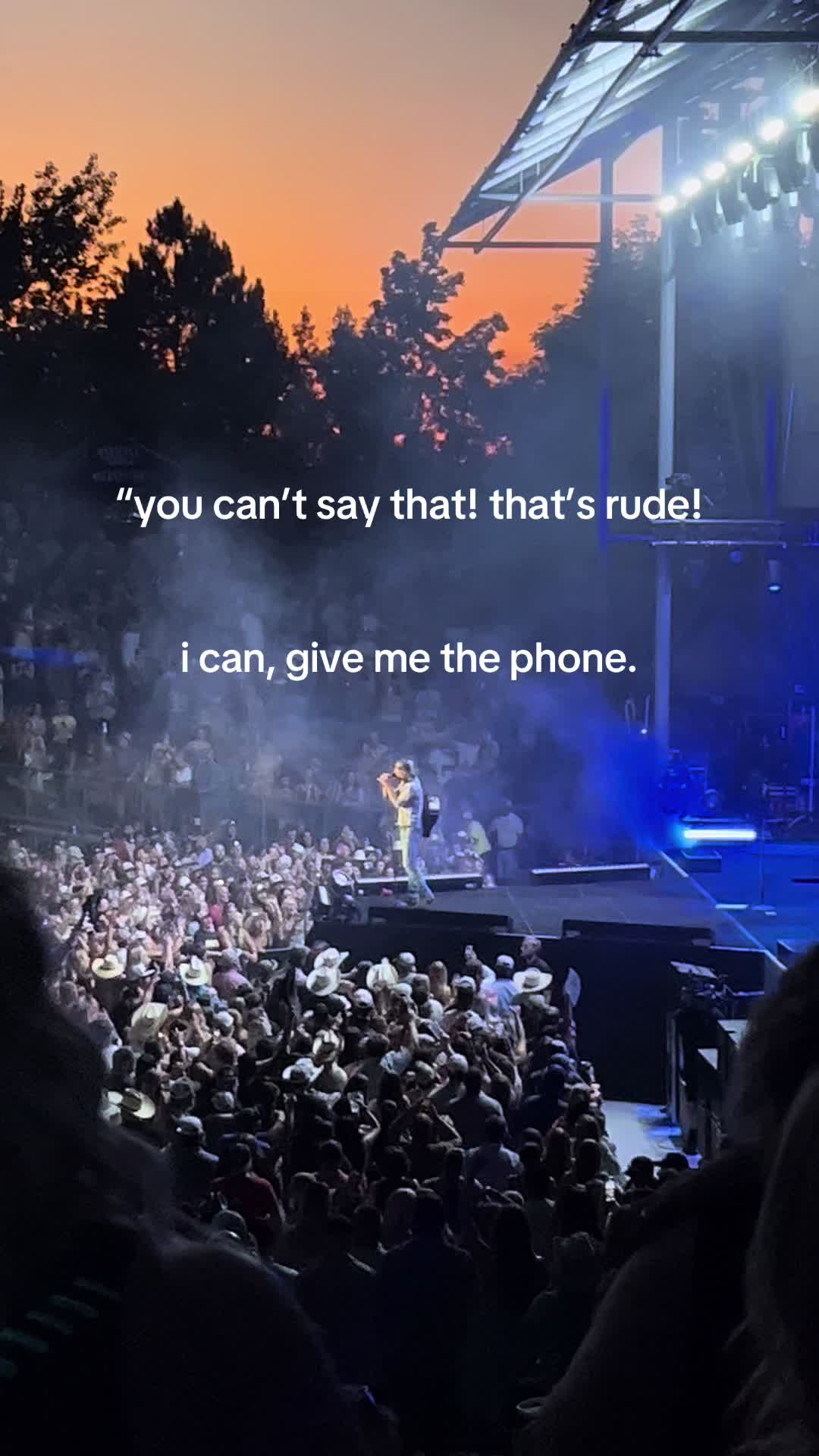 @🎶 𝓡𝓪𝓿𝓮𝓷🥀