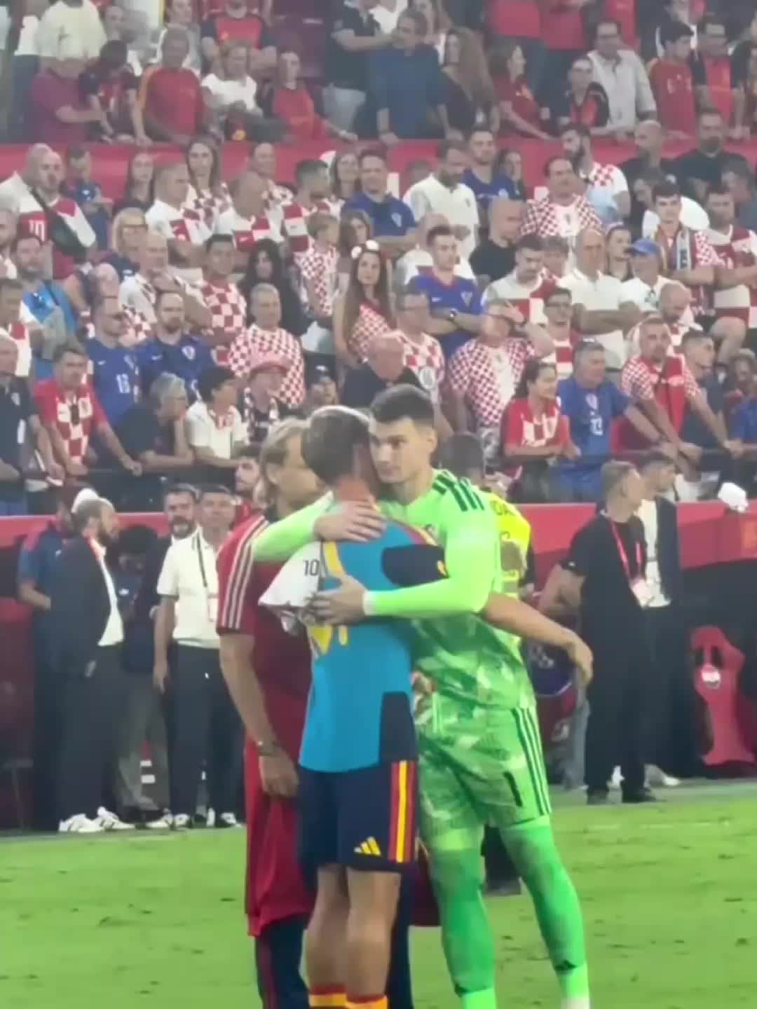 @RODRI_&sup1;⁶🦅