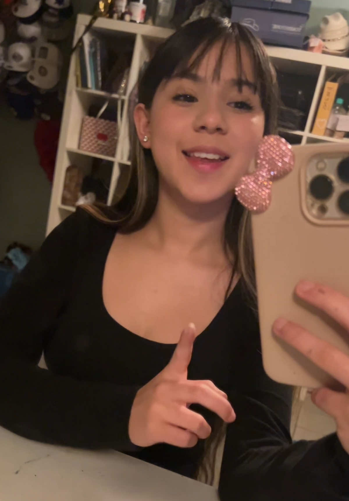 @•••
