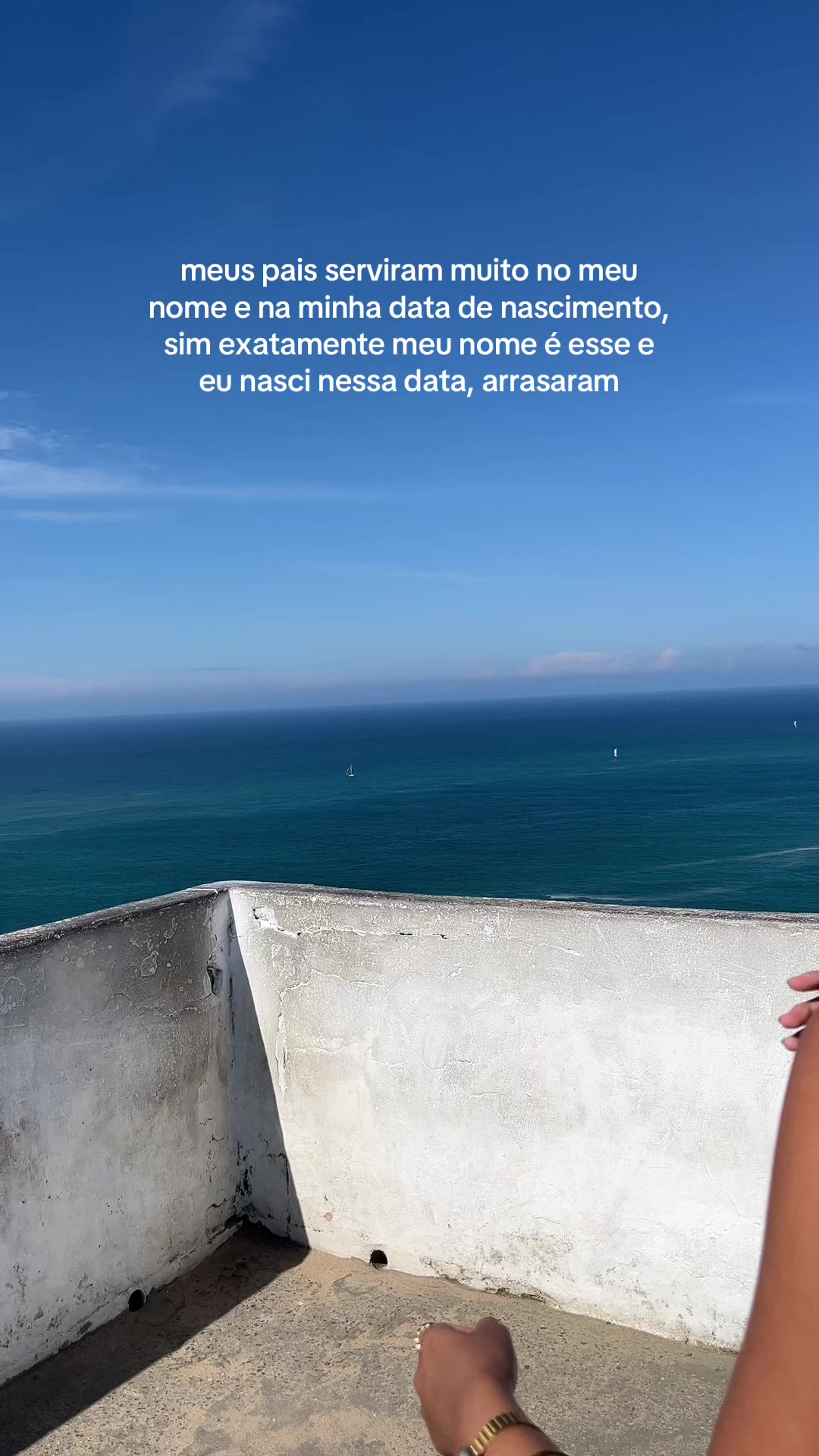 @L&iacute;via Carmos