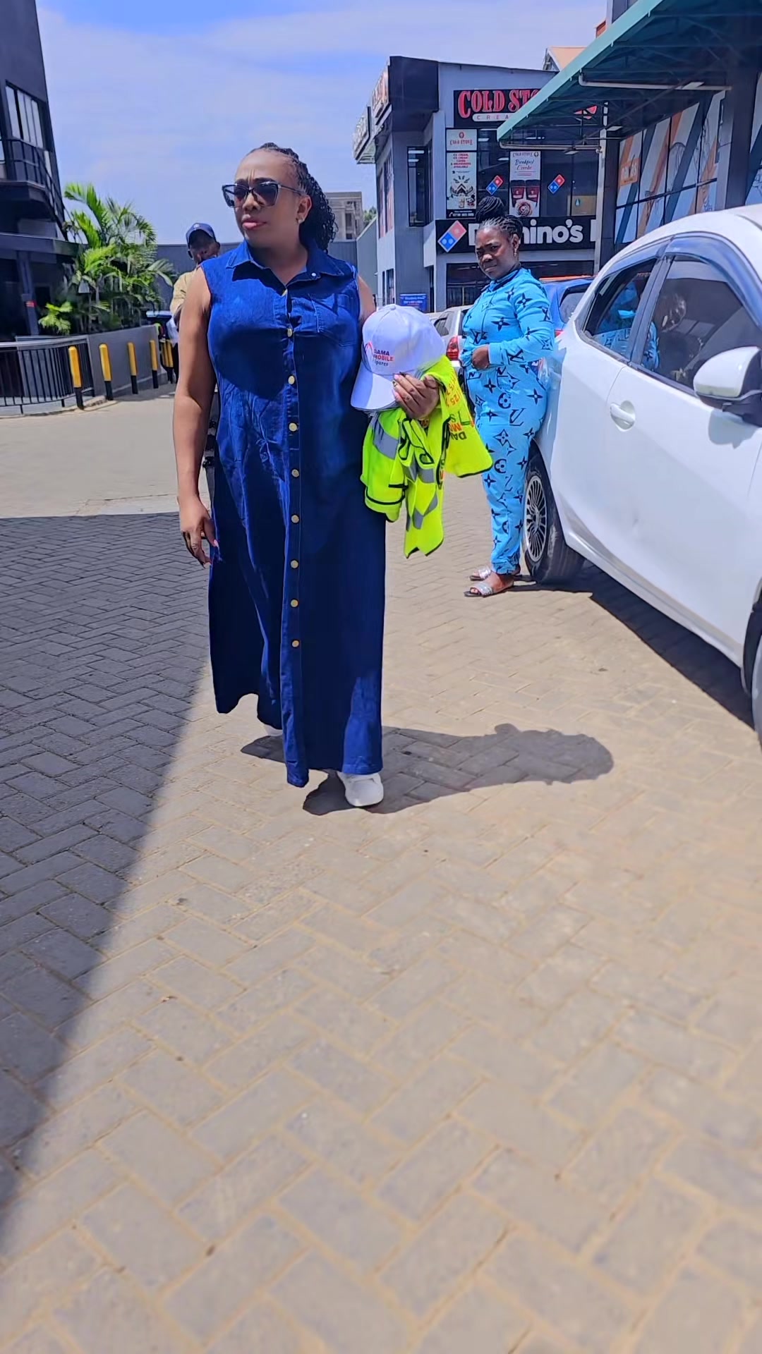@LIzz Wangui