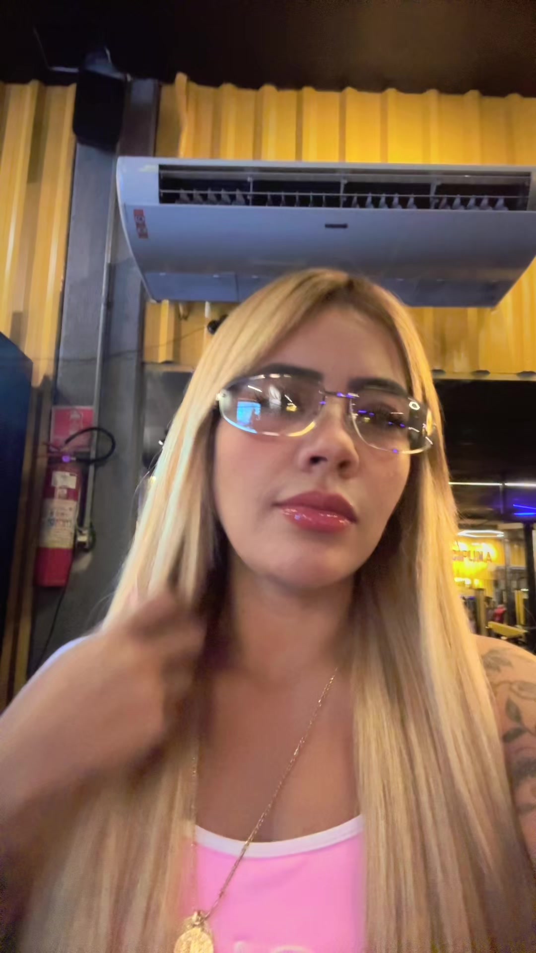 @Tha&iacute;s Priscila