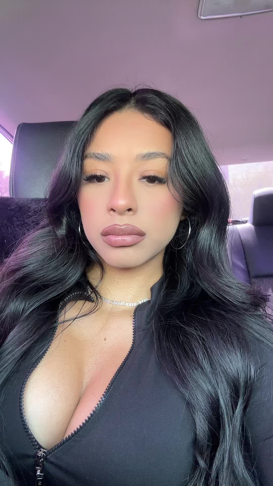 @karengabrielll