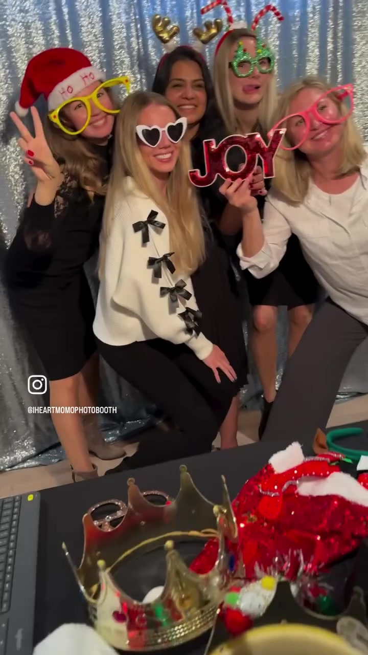 @iHeartMomoPhotoBooth