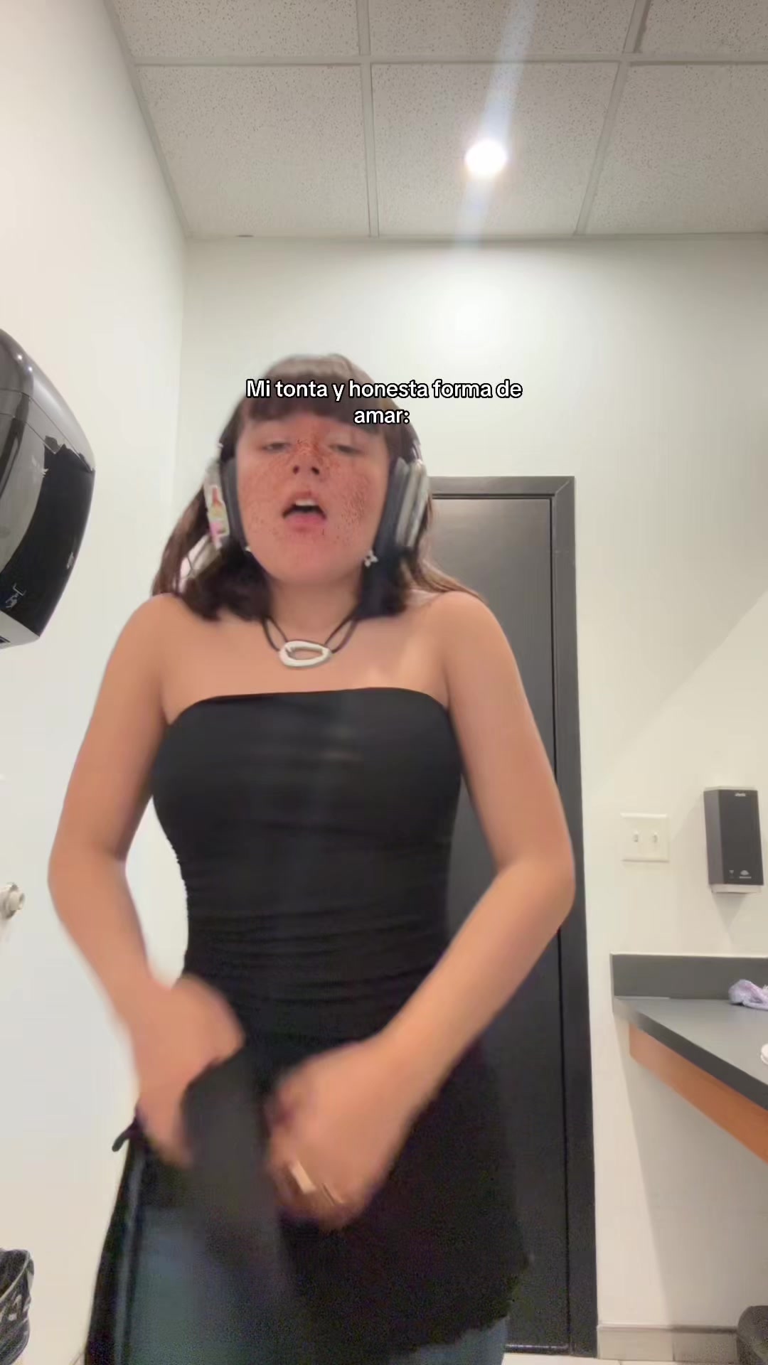 @Monicaabascal