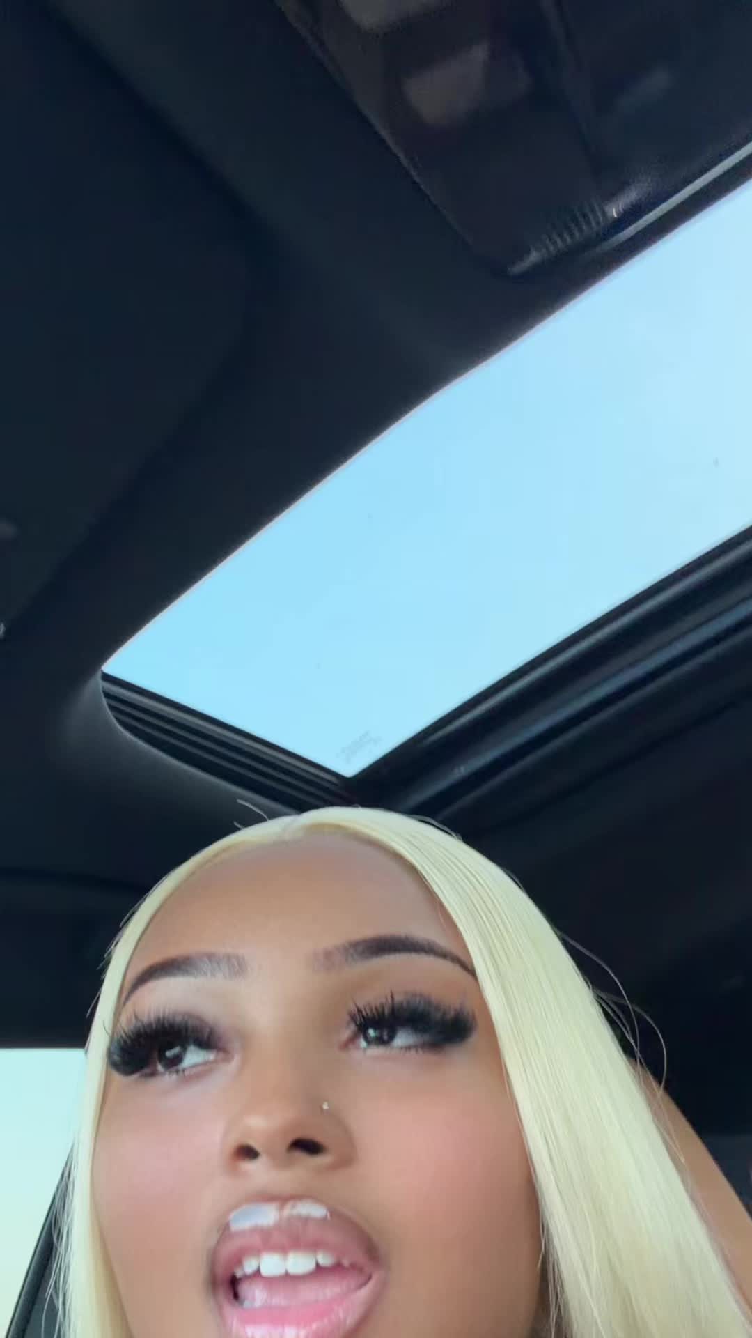 @Ari Wright | Hairstylist