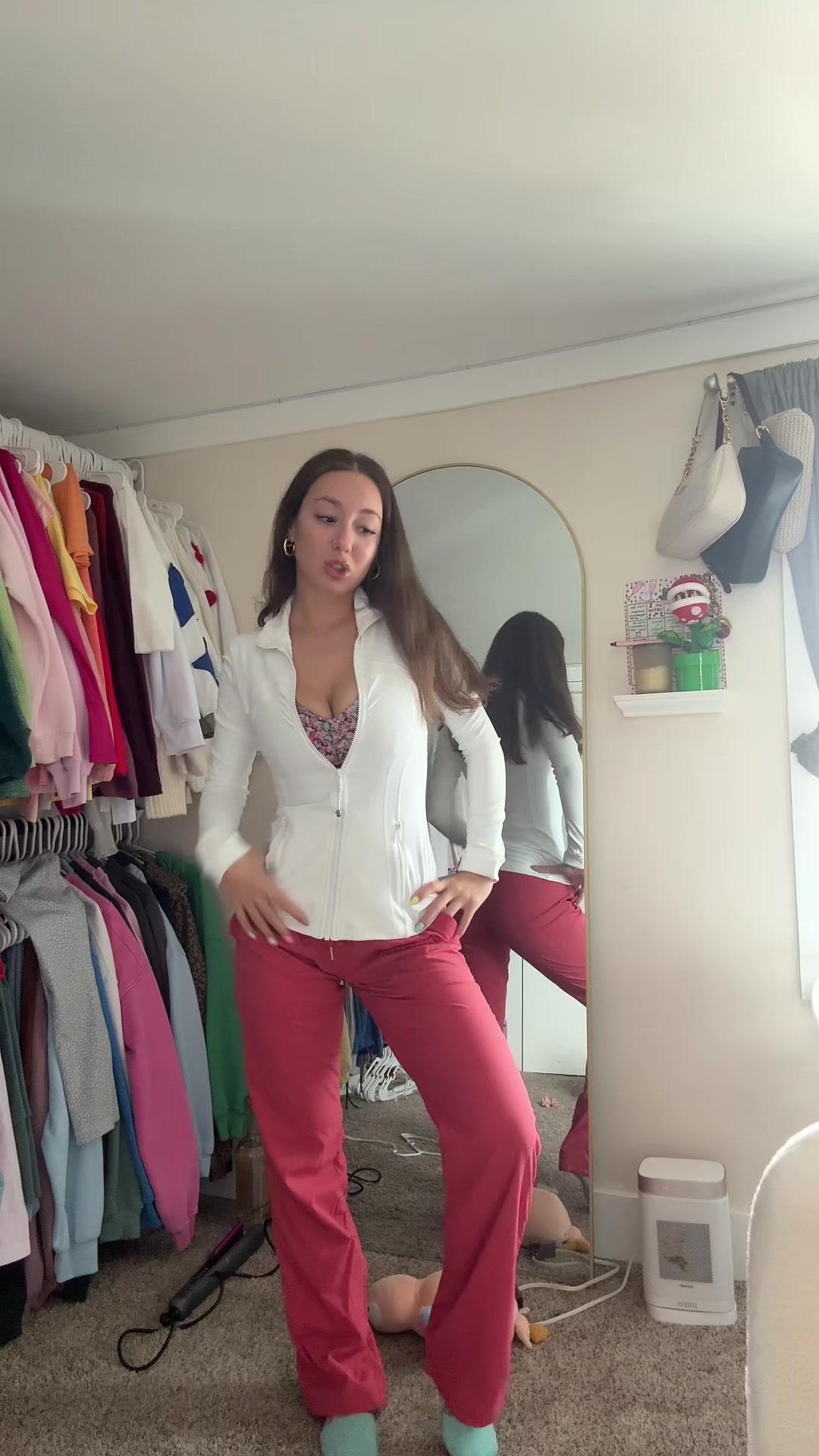 @weirdgirIhotbod