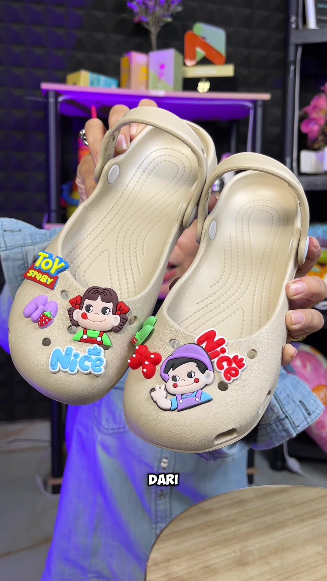 @LELI si paling TAS dan SANDAL