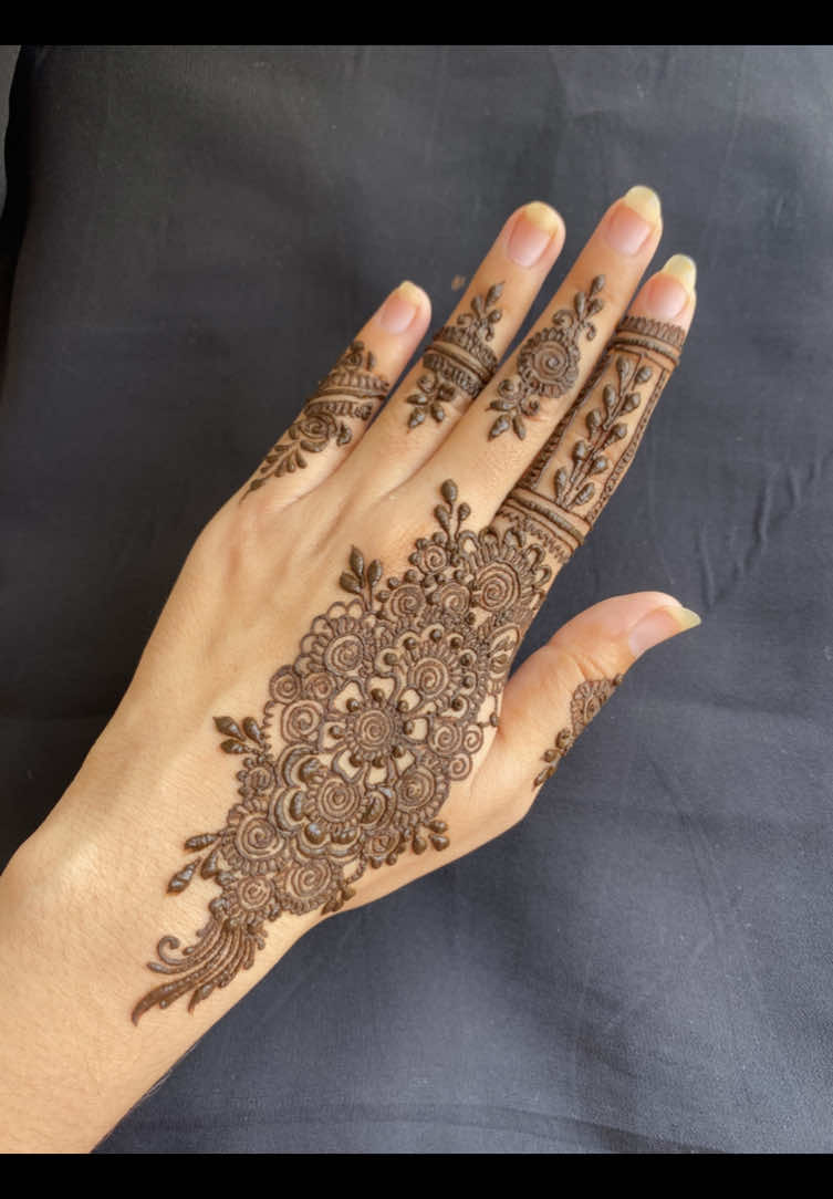 @Afifa_henna