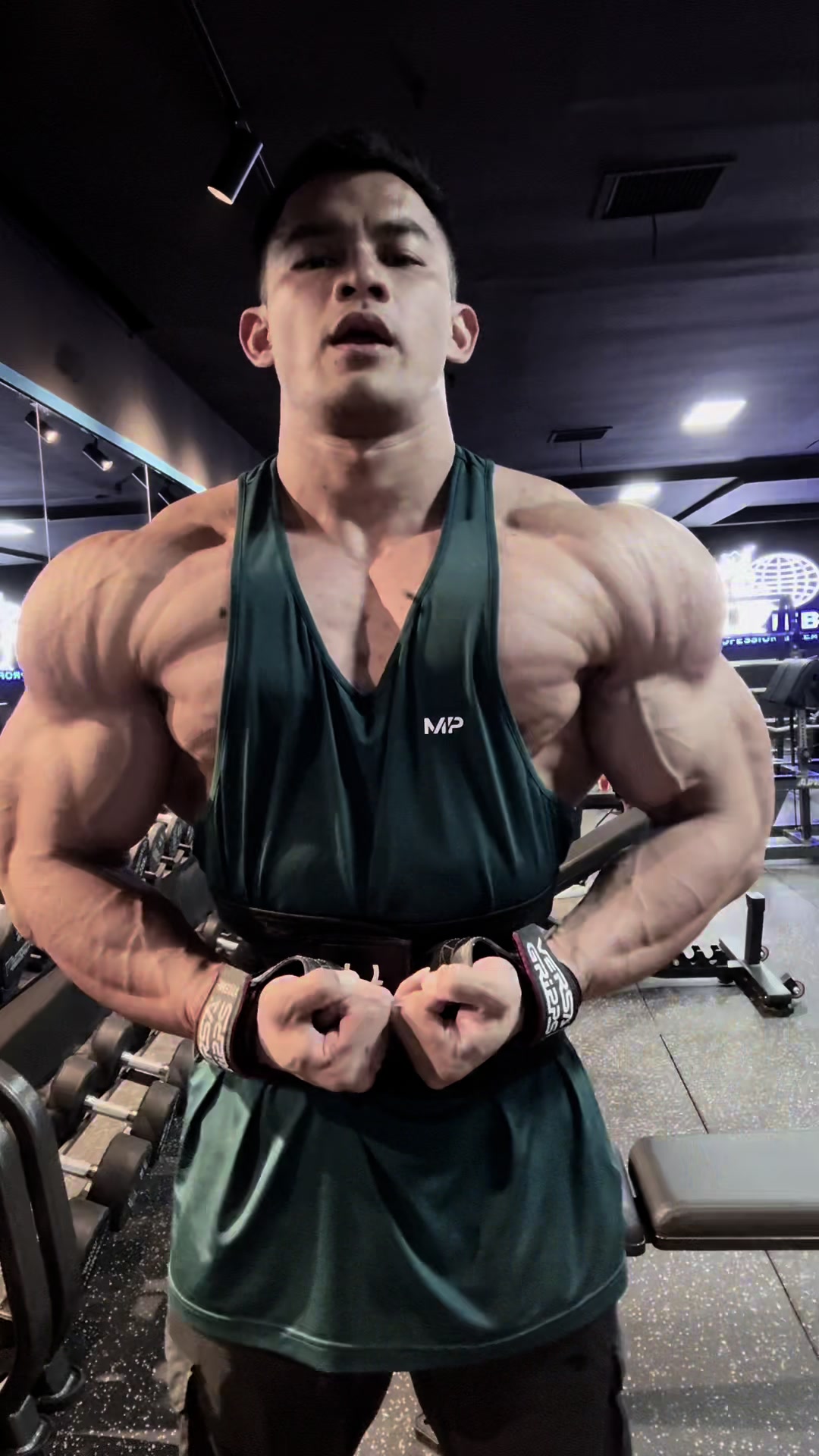 @Tong Puttipong ifbbpro